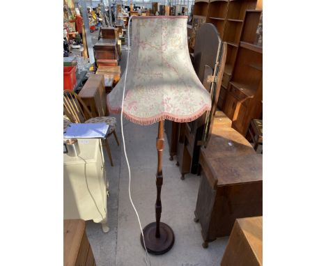 A STANDARD LAMP COMPLETE WITH SHADE 