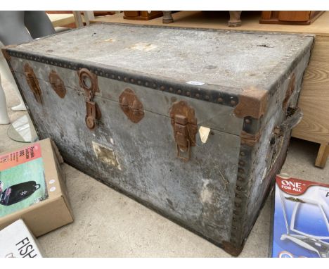 A LARGE VINTAGE METAL TRAVEL TRUNK 