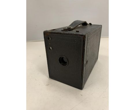 A KODAK NO 2 BOX BROWNIE CAMERA 