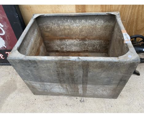 A VINTAGE GALVANISED WATER TANK/PLANTER (90CM X 66CM) 