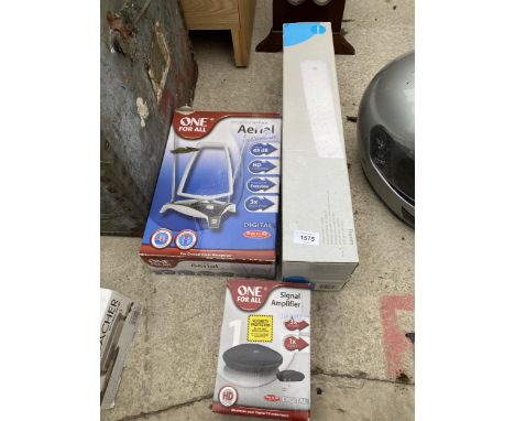 A BATHROOM LIGHT FITTING AND TWO TV ARIELS 