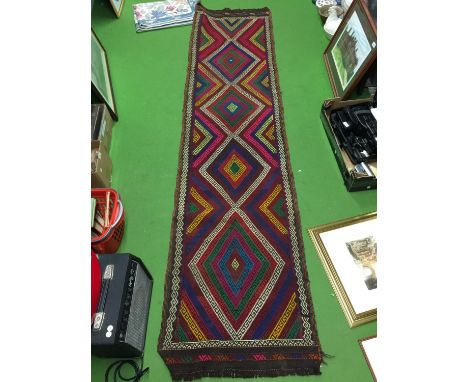 A VINTAGE SUZNI KILIM RUNNER SIZE 270CM X 66CM 