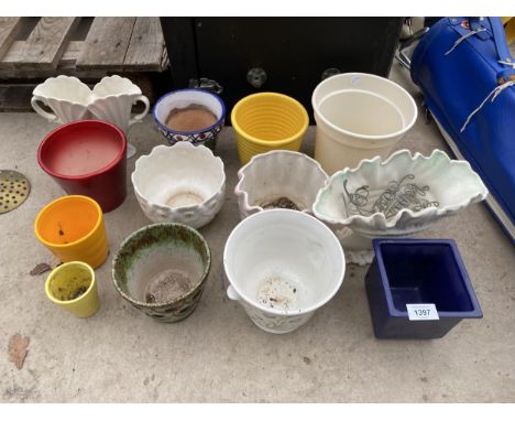 AN ASSORTMENT OF CERAMIC PLANT POTS 