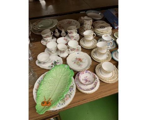 A LARGE ASSORTMENT OF CERAMIC TEA CUPS AND SAUCERS TO INCLUDE PARAGON, CROWN STAFFORDSHIRE, ROYAL WINCHESTER AND DUCHESS 
