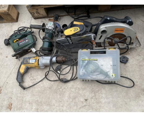 AN ASSORTMENT OF POWER TOOLS TO INCLUDE JIGSWAS, CIRCULAR SAW AND DRILL ETC 
