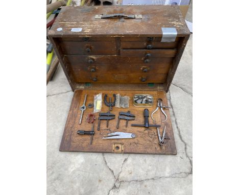 A VINTAGE MINITURE OAK ENGINEERS CHEST WITH FIVE SHORT AND THREE LONG DRAWERS TO ALSO INCLUDE A LARGE ASSORTMENT OF ENGINEERS