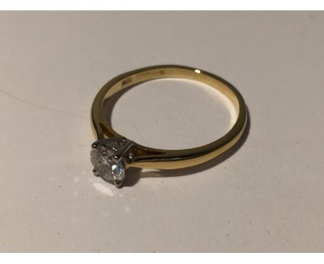 AN 18 CARAT GOLD RING WITH A DIAMOND SOLITAIRE 0.5 CARAT SI1 F COLOUR SIZE Q IN A PRESENTATION BOX 