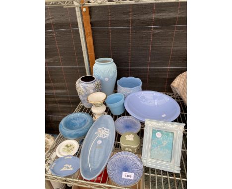 AN ASSORTMENT OF BLUE CERAMIC WARE TO INCLUDE TWO PIECES OF JASPER WARE, VASES AND A PICTURE FRAME ETC 