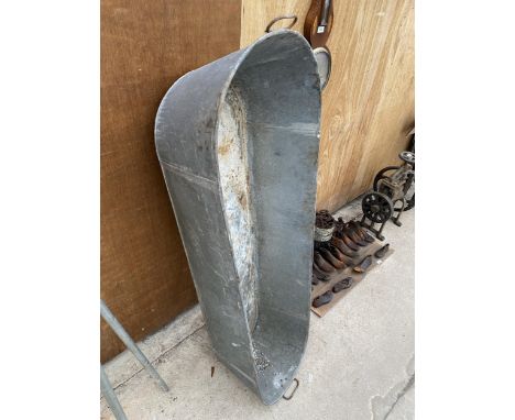 A VINTAGE GALVANISED TIN BATH WITH TWIN HANDLES (L:148CM) 