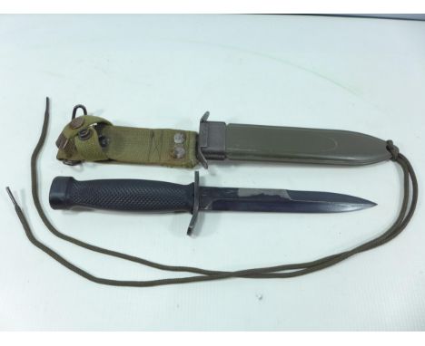 A WEST GERMANY FIGHTING KNIFE, 16.5CM BLADE, WITH SCABBARD 