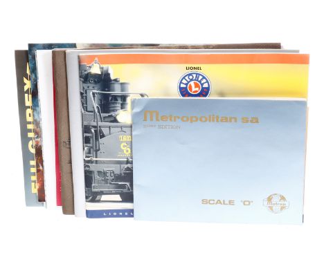 Konv. Hefte und Kataloge, darunter Metropolitan, Lemaco, Fulgurex, RailKing, MTH und Lionel, Alterungsspuren