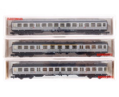 3 Fleischmann Wagen 8121 und 2x 8122, Spur N, silbern, Alterungsspuren, je im OK, Z 2-3