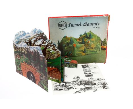 Busch Tunnel-Bausatz 3703, Spur H0, dazu Kulisse ”Monte Bianco”, Alterungsspuren, Z 3