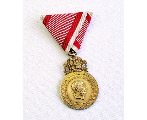 Gran Medaglia al merito militare di Francesco Giuseppe I con nastro per meriti di guerra argento dorato, sul contorno punzone