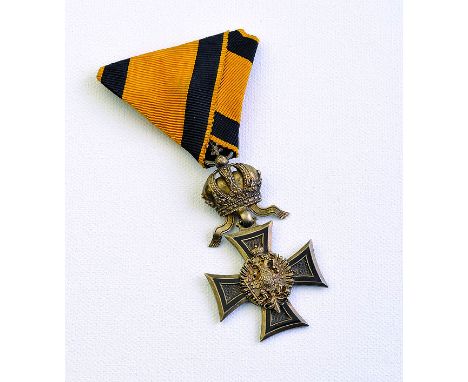 Distintivo militare di servizio di I classe per 50 anni di servizio III tipo 1890 – 1918, argento dorato con smalti, rilievo 