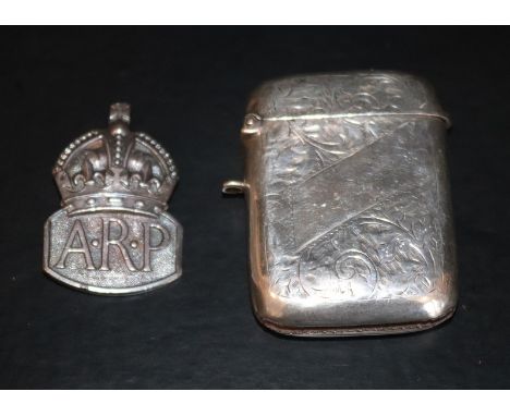 Small Silver Lot Comprising A Silver Vesta, Fully Hallmarked For Birmingham m 1911, Makers Mark For William Hair Haseler Toge