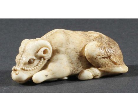 JAPANESE STAG ANTLER NETSUKE, carved as a recumbent ox, length 5.5cm