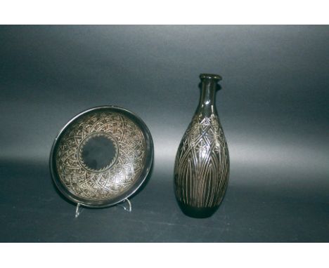 DOULTON LAMBETH STUDIO POTTERY BOWL - AGNETE HOY the interior of the bowl with incised decoration on a black ground, and a pl