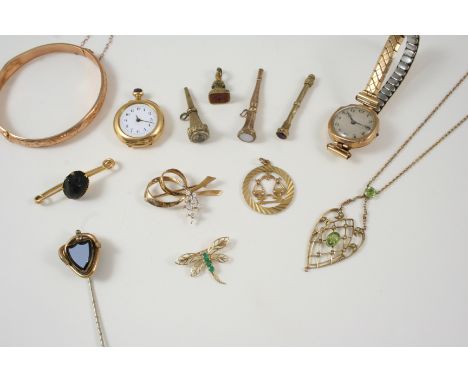 A QUANTITY OF JEWELLERY including a scarab and gold brooch, and enamel and gold shield shape stick pin, an Edwardian seed pea