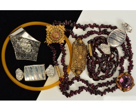 A SELECTION OF JEWELLERY, to include two garnet necklaces, a plastic bangle, a purple paste brooch, a further brooch, one par