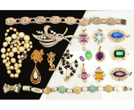 A SELECTION OF JEWELLERY, to include a 9ct gold amethyst pendant, approximate weight 2.3 grams, with 9ct hallmark, a silver e