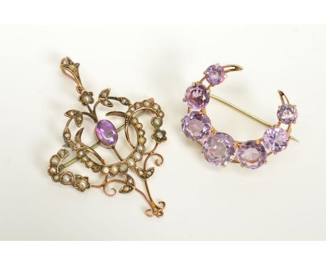 TWO GOLD ITEMS OF EARLY 20TH CENTURY JEWELLERY, to include an amethyst crescent brooch, amethysts graduating in size, measuri
