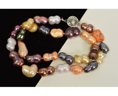 A DYED FRESHWATER CULTURED PEARL NECKLACE, designed as a single row of dyed vari-coloured freshwater cultured pearls to the c