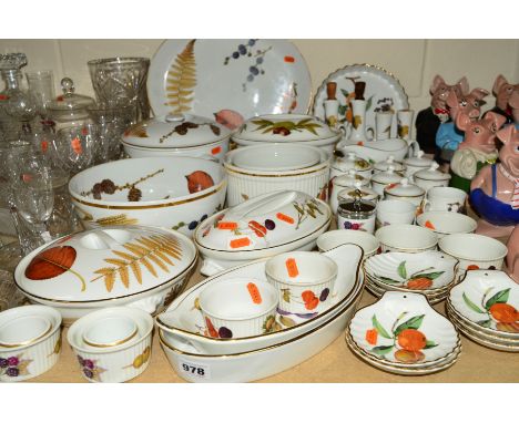 ROYAL WORCESTER 'WILD HARVEST' AND 'EVESHAM' DINNERWARES including two graduated soufflé dishes, two oval tureens and covers,