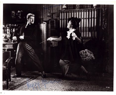 Sir Alec Guinness and Peggy Mount signed 10x8 original vintage black and white photo pictured from the film Hotel Paradiso. A