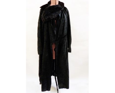 Black faux-moleskin coat and a vintage fur (2) 