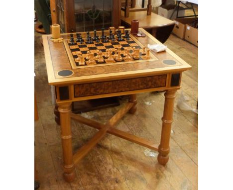 David Linley exotic wood chess/games table, square with removable chequerboard lifting to reveal inlaid backgammon board belo