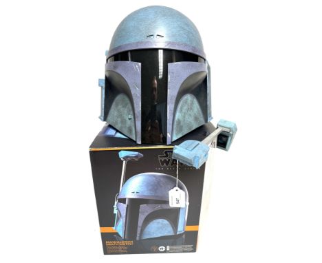 Hasbro Star Wars Black Series Mandalorian Death Watch 1:1 scale Electronic Helmet Hasbro Star Wars Black Series Mandalorian D