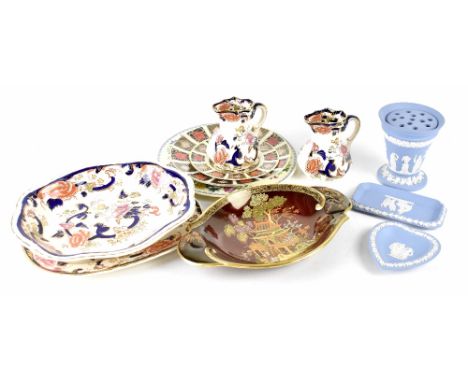 A quantity of assorted ceramics to include Masons 'Mandalay', pair of jugs, serving dish and plate, a Carltonware 'Rouge Roya