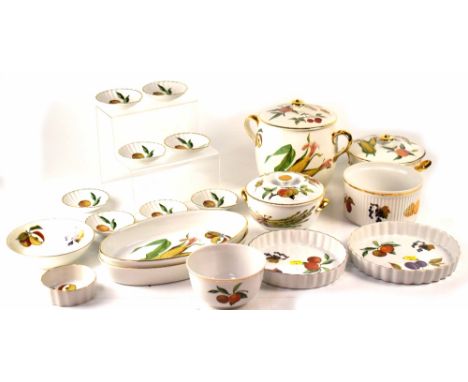 Worcester 'Evesham' pattern tableware to include shell dishes, oval serving dishes, lidded tureens, flan dishes and a large c