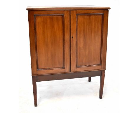 An Edwardian mahogany collector's cabinet, the interior fitted with five baize-lined slides and a large drawer, on square tap