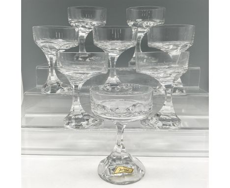 This stunning crystal glass creation has a clear smooth mouth and unique stem handle with wider base, which provides a truly 