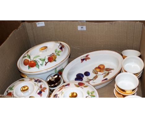 A quantity of Evesham and other Worcester crockery