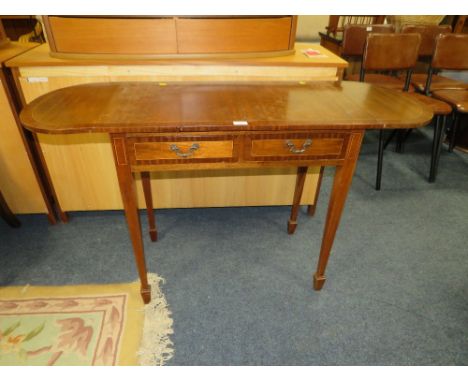 A REPRODUCTION MAHOGANY SOFA TABLE