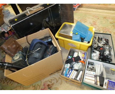 A QUANTITY OF CAMERA ACCESSORIES ETC TO INCLUDE CAMERAS, MINOLTA COPYING STAND ETC