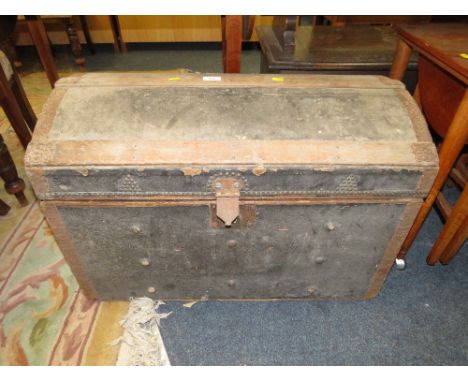 A VINTAGE BANDED TRAVELLING TRUNK