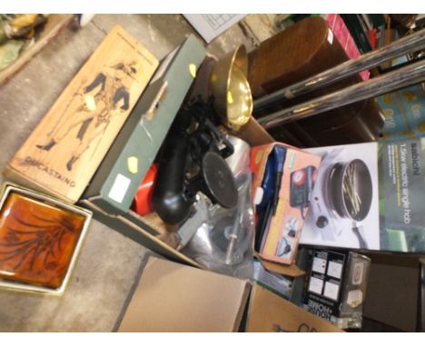 A TRAY OF HOUSEHOLD SUNDRIES TO INCLUDE AN ELECTRIC SINGLE HOB, VINTAGE SCALES ORIENTAL BOXES ETC