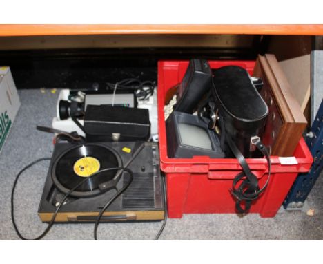 A BOX OF VINTAGE COLLECTABLES TO INCLUDE  PAIR OF CASED TECNAR BINOCULARS, SMALL RECORD PLAYER, VIDEO CAMERA ETC.