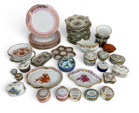 A quantity of decorative ceramics including a small quantity of small boxes
Including a Coalport Floris white and gilt shell 