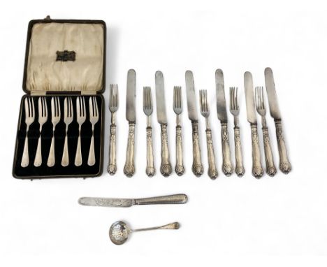 A silver cased set of cake forks, a silver knife and silver straining spoon, together with a set of six Victorian silver plat