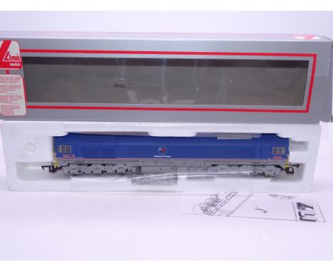 OO GAUGE - A Lima Class 59 diesel locomotive, 59201 Vale of York, in National Power livery. E in VG box