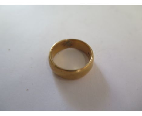 An 18ct yellow gold band ring size V - 7.7mm band - approx weight 14.5 grams 