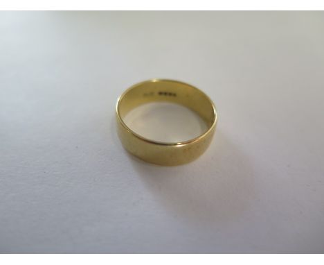 An 18ct yellow gold band ring, size N, approx 4.3 grams 