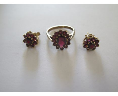 A 9ct yellow gold garnet cluster ring size P - with a pair of 9ct gold earrings - total weight approx 6.3 grams - generally g