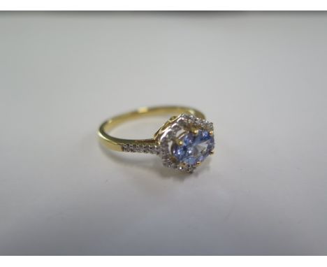 An 18ct yellow gold Ceylon sapphire diamond ring, head size approx 11mm x 10mm, size L/M, good quality, in good condition 