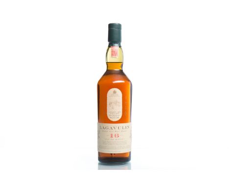 LAGAVULIN AGED 16 YEARS - WHITE HORSE DISTILLERSSingle Malt Scotch Whisky. Produced by White Horse Distillers Ltd., Glasgow. 